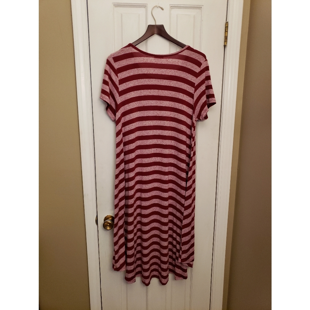 3/$15 LuLaRoe Carly Pocket Dress - Picture 2 of 5